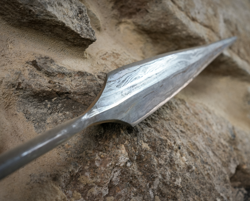 The blade in detail – the result of precise craftsmanship, where every stroke defines both function and beauty.